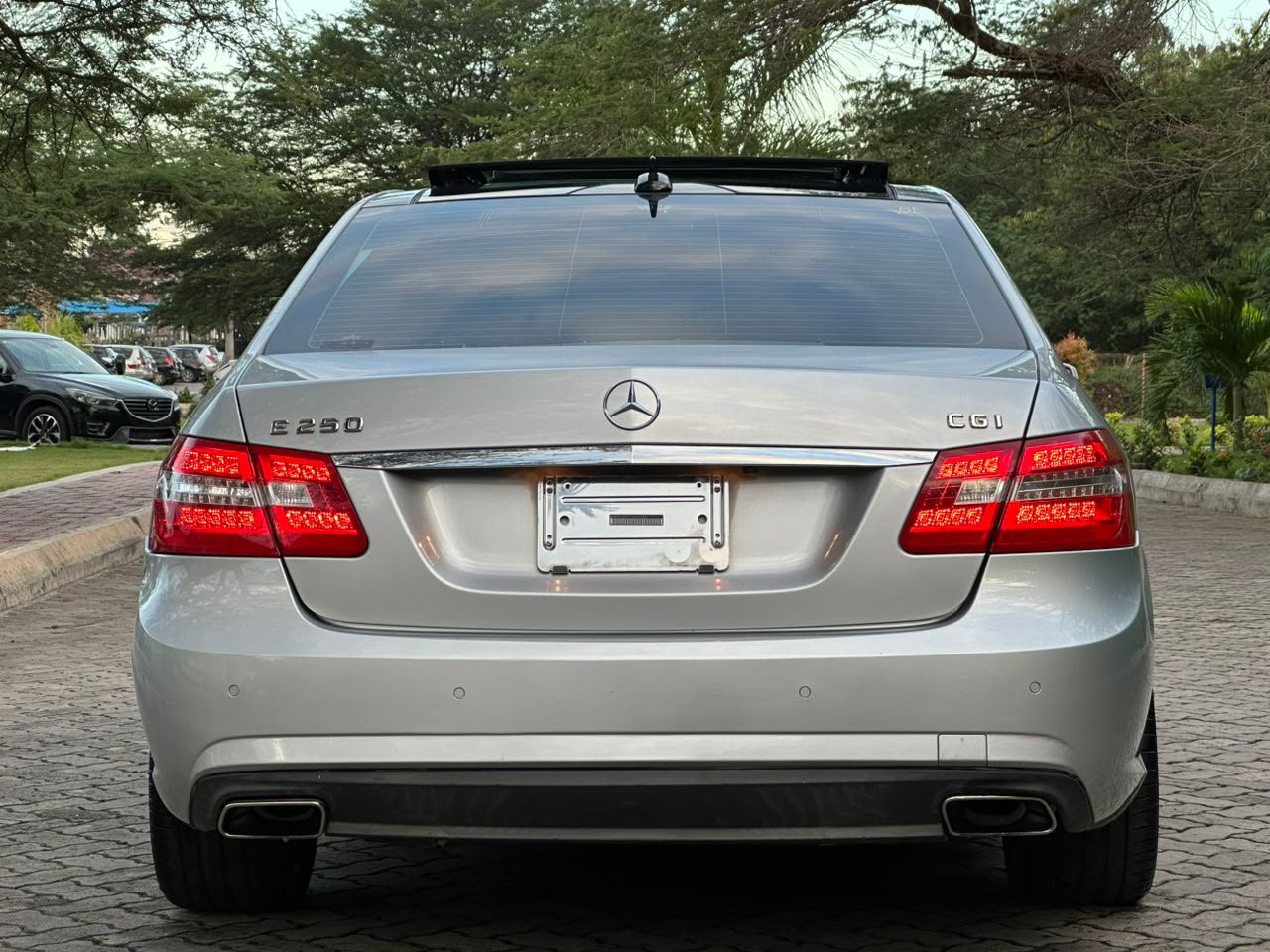 MERCEDES BENZ E CLASS thumbnail 2